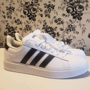 Adidas Womens Suze 8